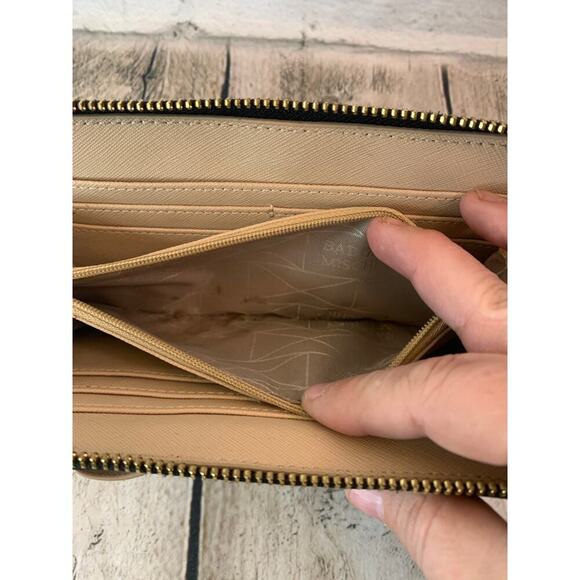 BADGLEY MISCHKA Women’s Black Tan Bow Wallet - Picture 8 of 8